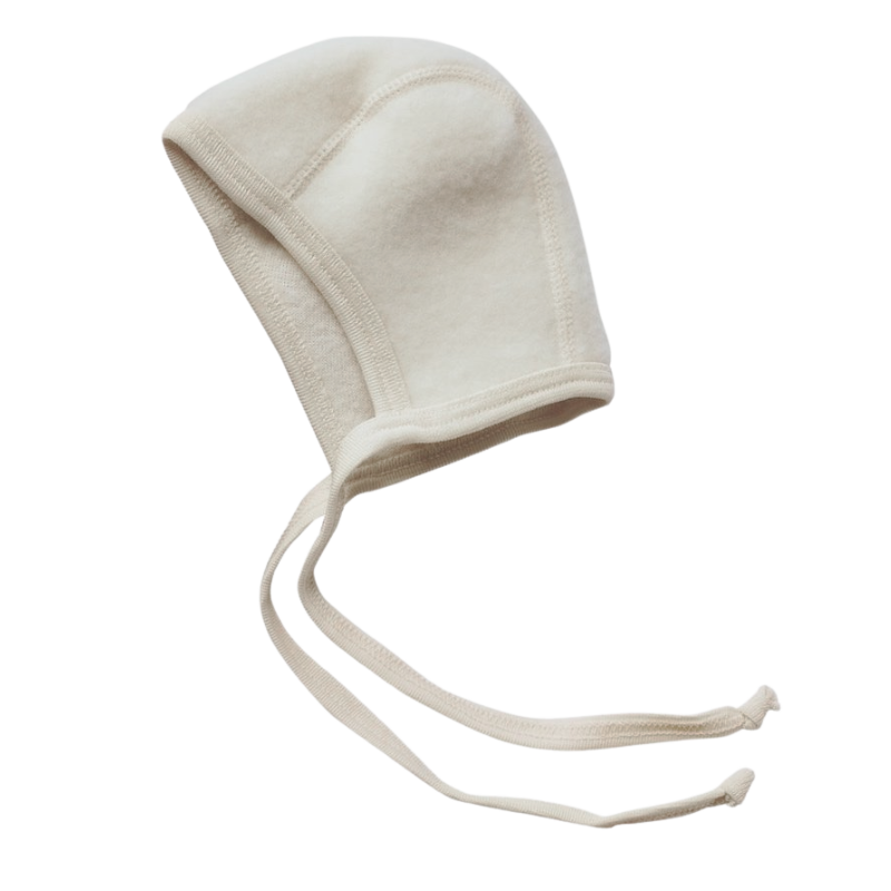 Engel natur wolfleece strikmutsje in de kleur naturel - de Wevershoek