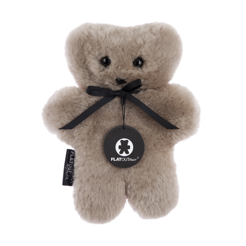 FLATOUTBEAR wollen platte grote teddybeer in de kleur latte - de Wevershoek
