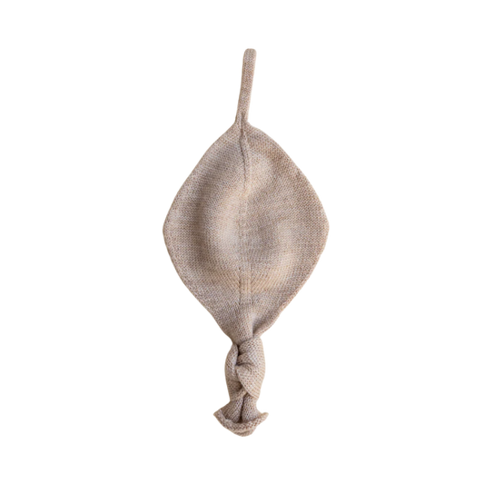 Hvid Titi wollen speendoekje in de kleur sand - de Wevershoek