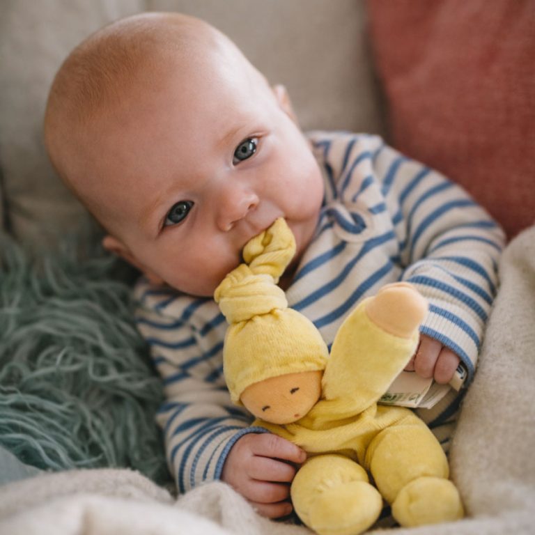 Nänchen Natur knuffelpopje Pimpel - Buttergelb