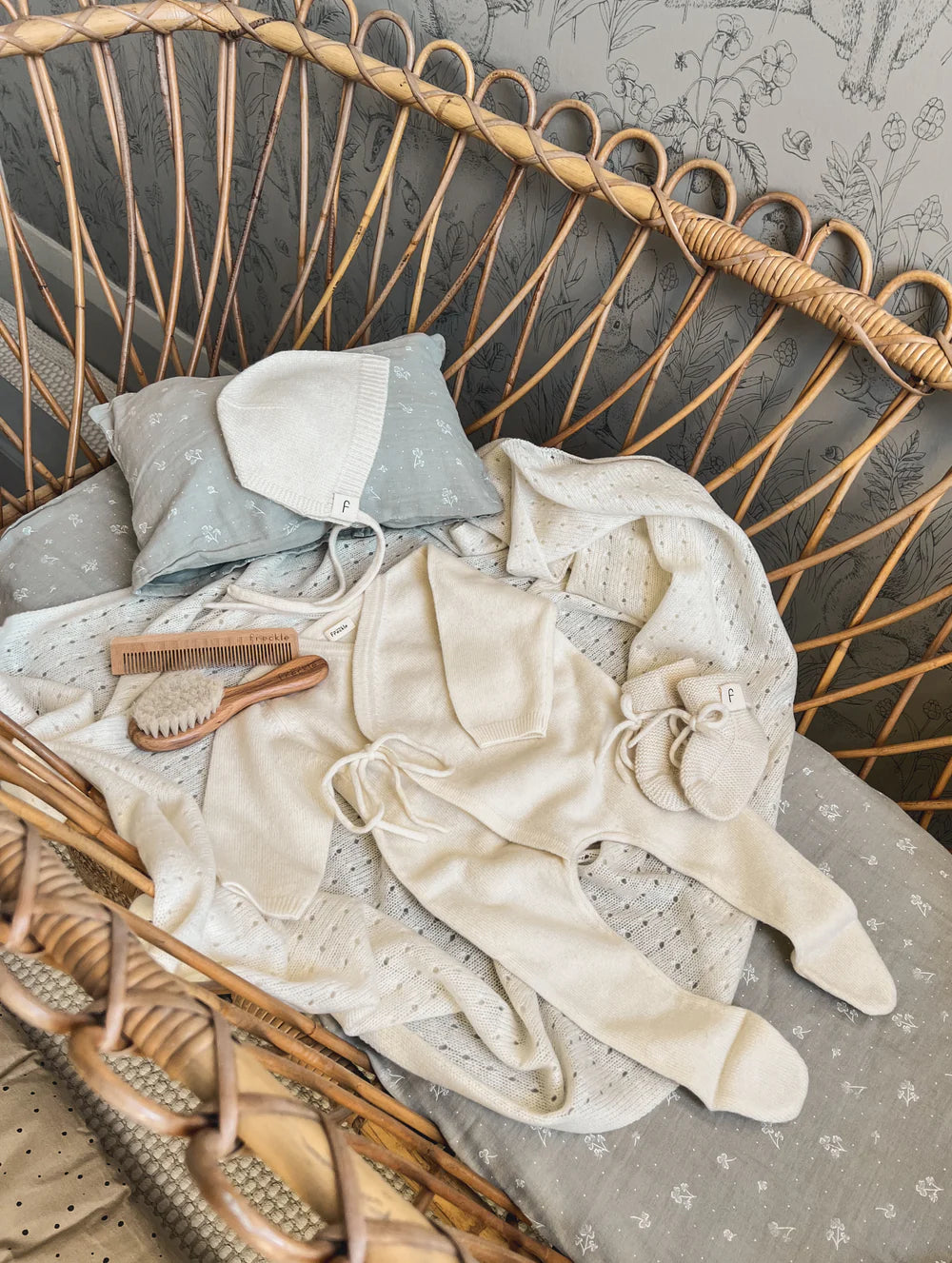 My Little Freckle Kaschmir-Neugeborenen-Outfit – Elfenbein