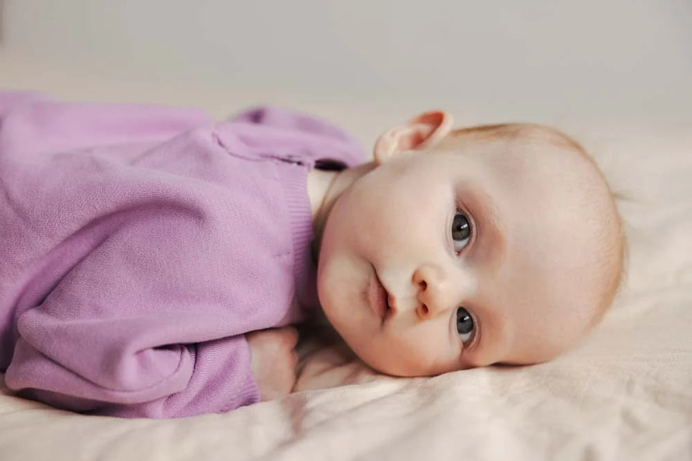 Phil & Phae dicker Babypullover aus Bio-Baumwolle - Helles Flieder