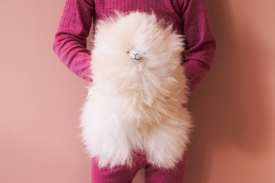 Waarom een wollen knuffel onmisbaar is voor je kleintje -5 waardevolle voordelen