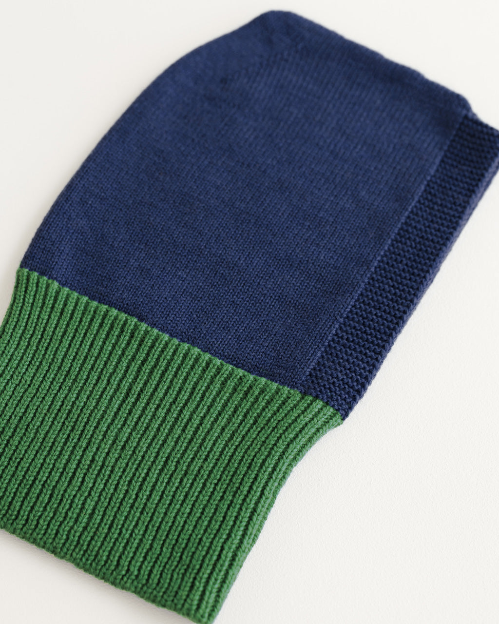 Hvid-Sturmhaube Eddy - Blau / Gras