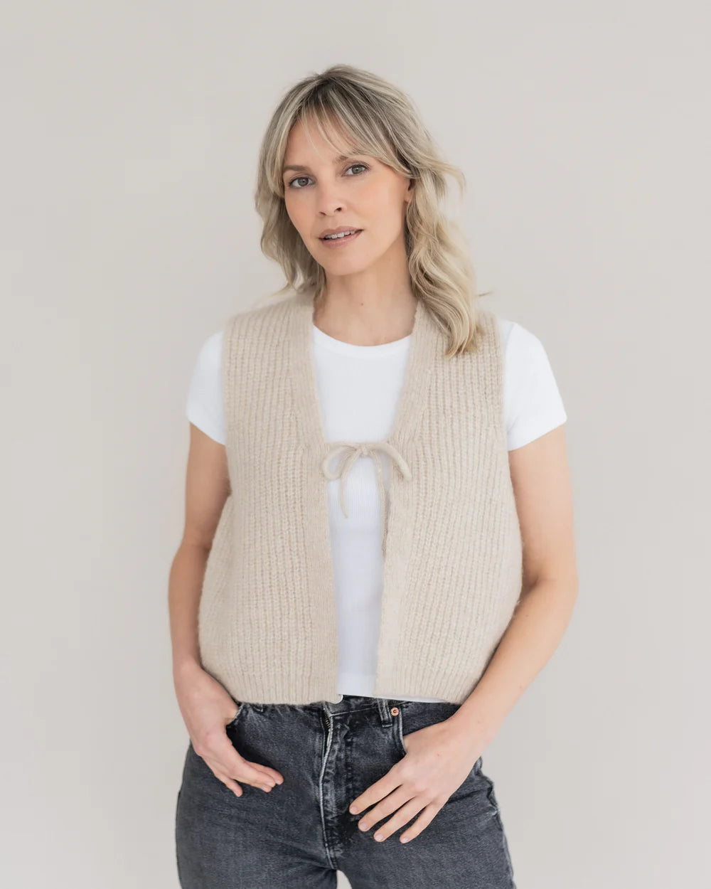 HALFEN Alpaka Damenweste mit Schleife - Beige