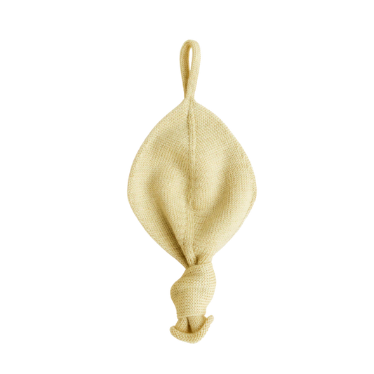 Hvid Titi wollen speendoekje in de kleur light yellow - de Wevershoek