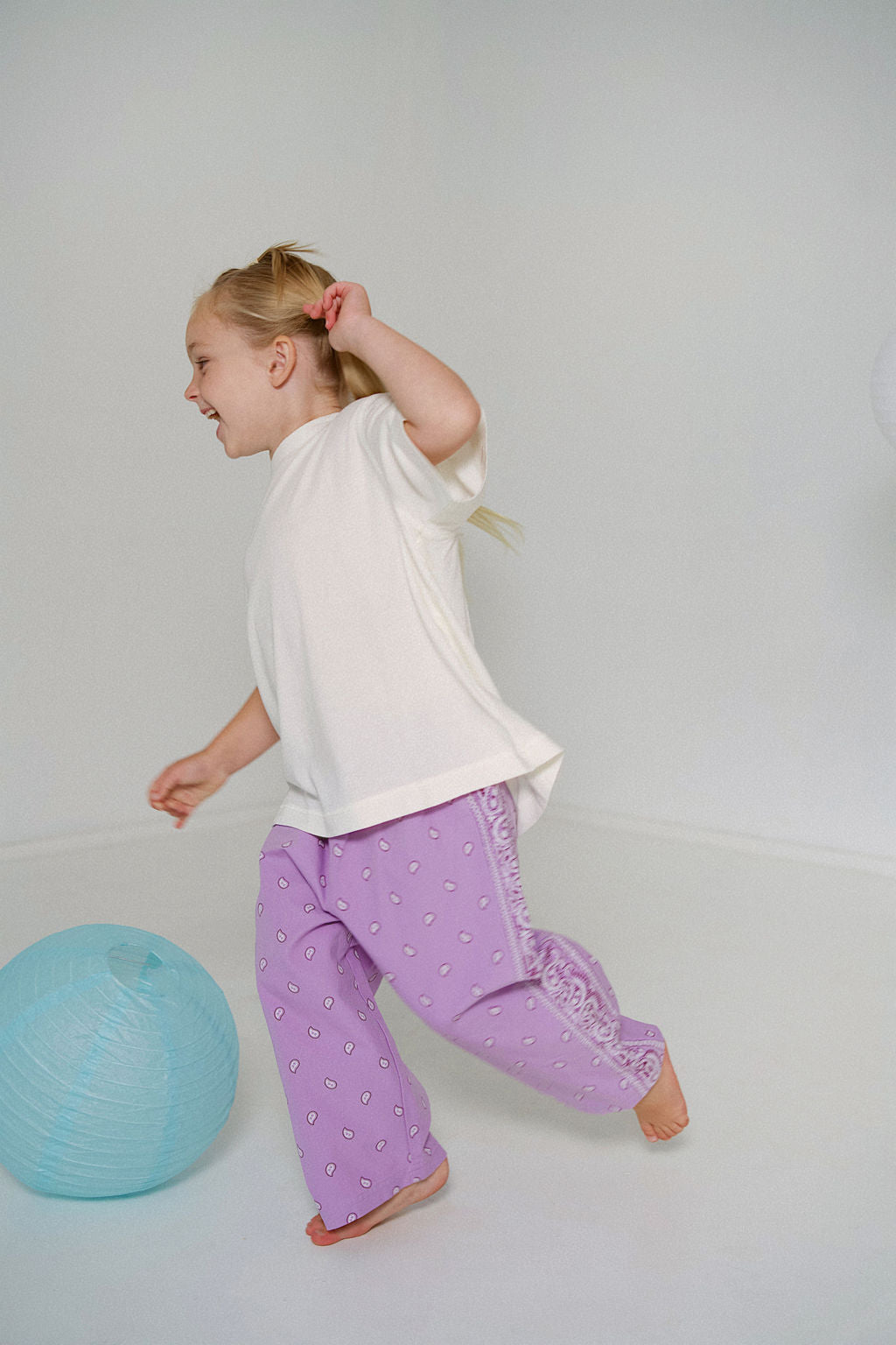 Rory George katoenen bandana broekje - Lilac w/ red stitch