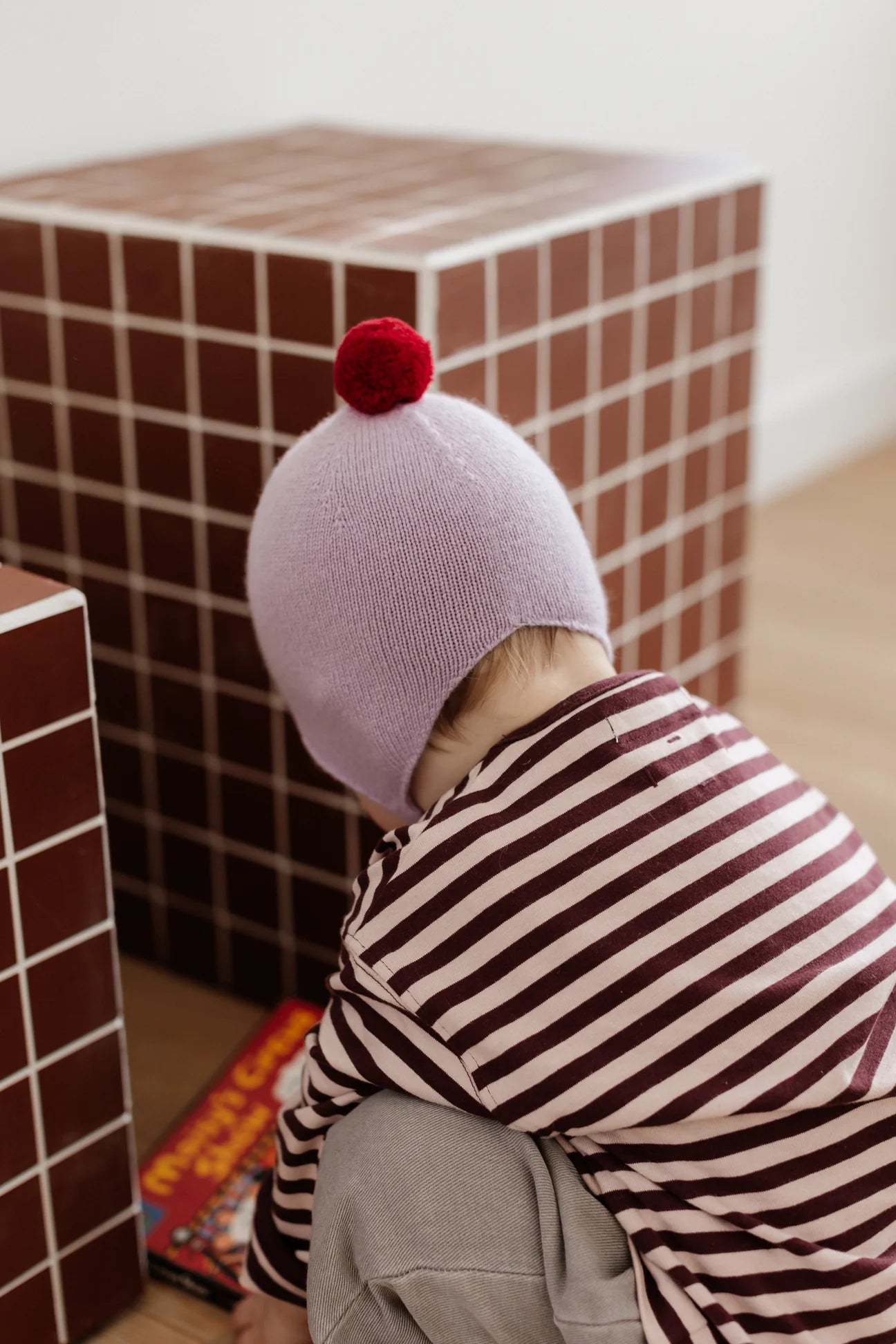 Rosie Sugden kasjmier strikmutsje met pom-pom - Lupin / Chianti